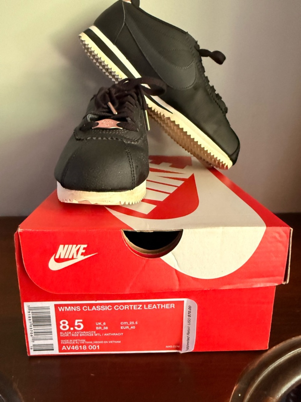 Nike women’s classic Cortez leather. Black with rose gold accents. size 8.5 - Picture 6 of 14
